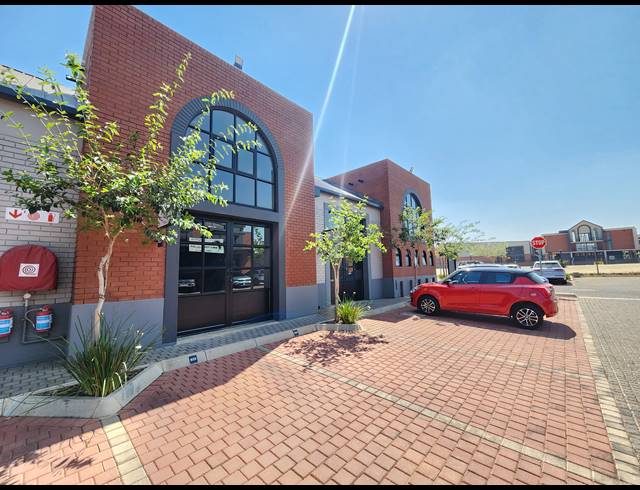 48M² OFFICE TO LET IN ROOIHUISKRAAL NORTH
